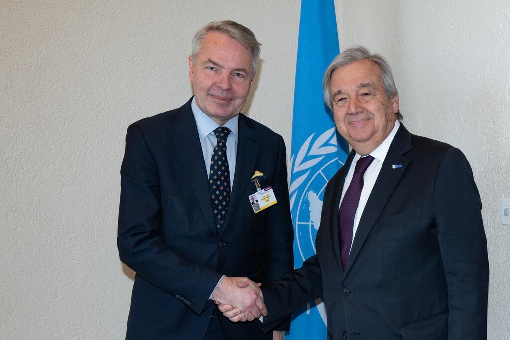 أرشيف: أمين عام الأمم المتحدة أنطونيو غوتيريش (يمين) ووزير خارجية فنلندا بيكا هافيستو